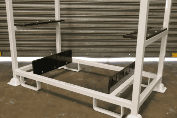 How can painted parts be protected in stillages?