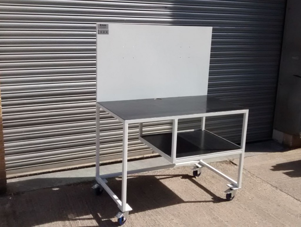 IT Station – Computer Workstation