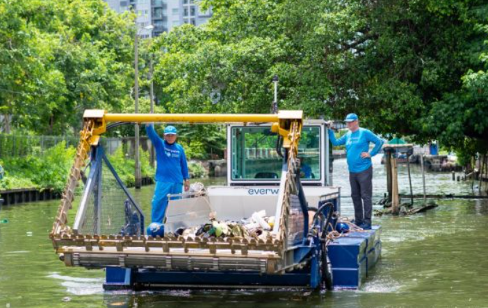 Bentley supports Thailand clean-up mission